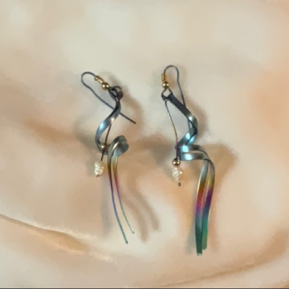 Unsigned Lightweight Multi Colored Metal Wire Ear… - image 4